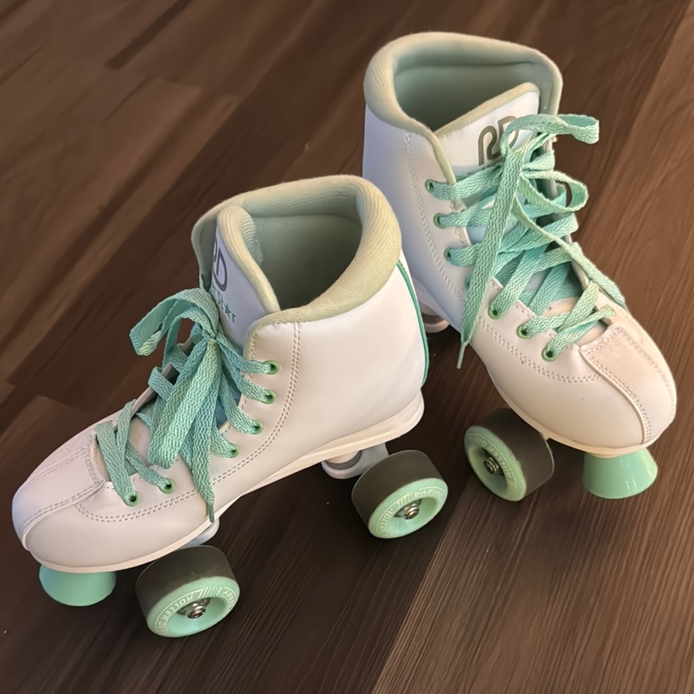 Roller Skates - White and Mint - Picture 4 of 5